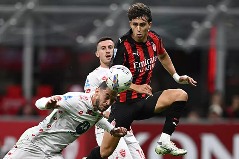 ميلان يحقق انتصاراً حاسماً على مونزا وسط أجواء جماهيرية متوترة في ختام الدوري الإيطالي