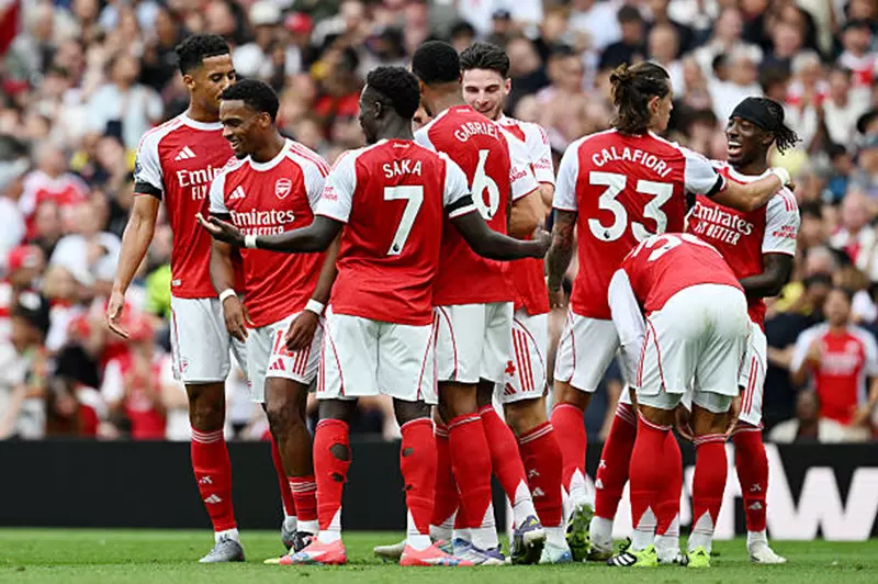 تحليل شامل لمواجهة أرسنال القادمة ضد ليفربول بعد انتصار خماسية على ليدز