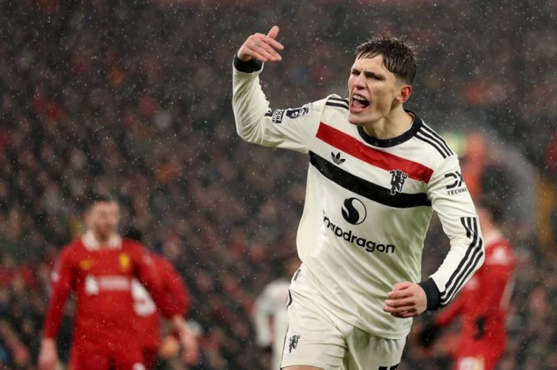 جارناتشو يفضل تشيلسي ويرحب بدكة يونايتد لمدة موسم