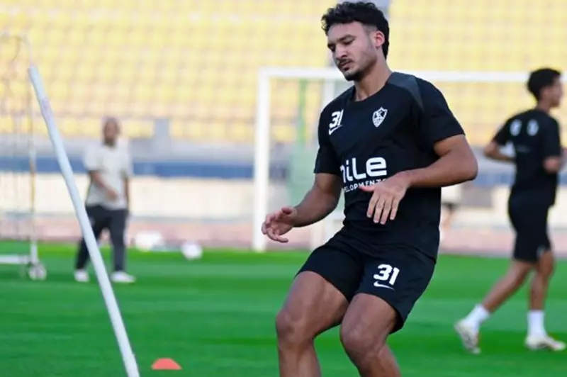 حل جديد في الهجوم.. تحليل أداء أحمد شريف في مباراة الزمالك الأولى