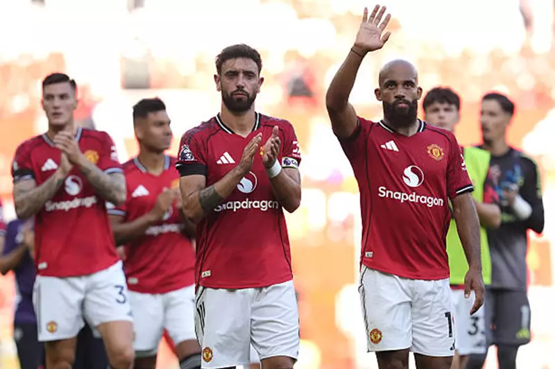 مانشستر يونايتد يستعد لبيع خمسة لاعبين قبل انتهاء فترة الانتقالات