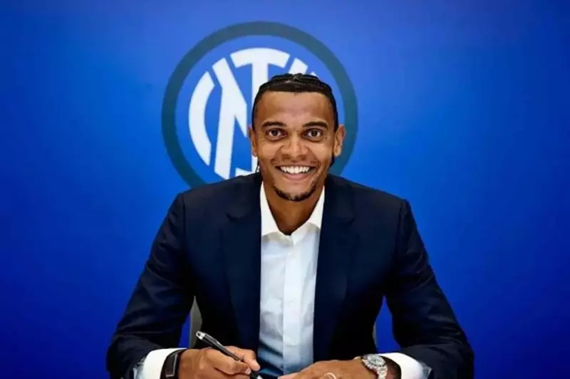 أكانجي يغلق الباب أمام العودة إلى مانشستر سيتي