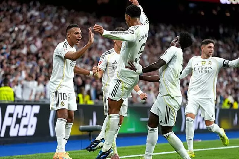 ريال مدريد يسحق فالنسيا ويبتعد بصدارة الدوري الإسباني