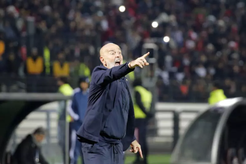 سكاي: فيورنتينا قرر إقالة بيولي من تدريب الفريق